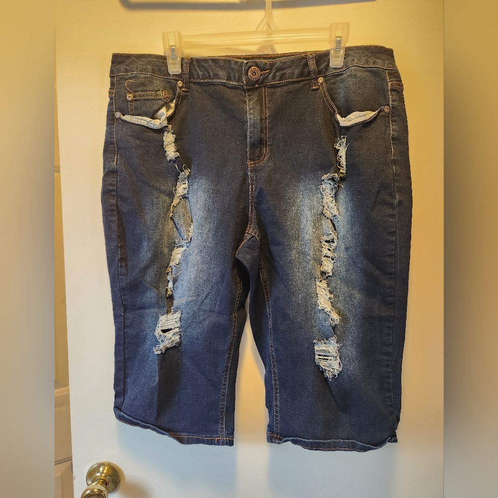 Size 20 Ashley Stewart Capri Shorts